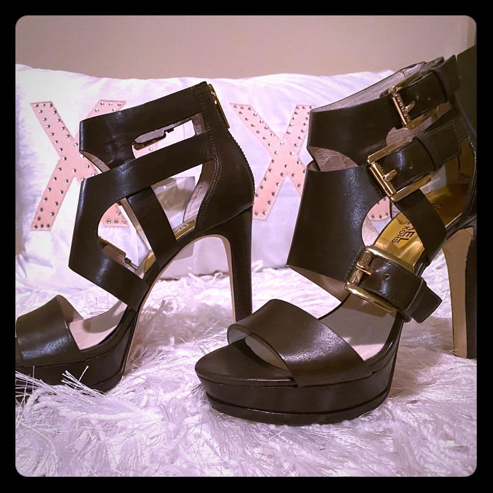 NWT Michael Kors Sandals Army Green Size 6